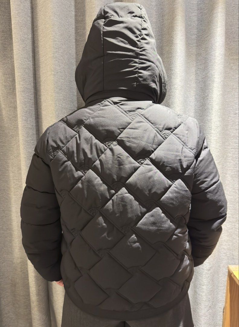 Black puffer jacket with hood winter autumn jacket padding (Category: Coats, Jackets and Outerwear) located in Pasig City. Submitted by jennieshoppe (Listing ID 1464296643, Image 2). Description: Used 2x only No brand; bought in china Good and tested for winter weather Medium.