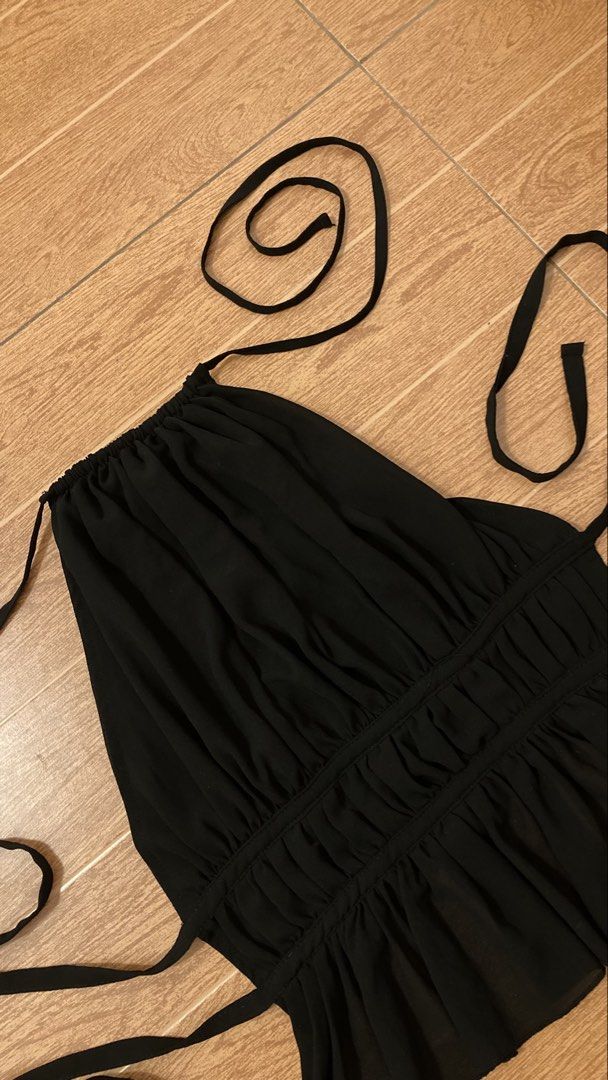 Black Ruched Halter Top with Tie Straps (Category: Sleeveless) located in Subic. Submitted by bottomjeanzgals (Listing ID 1464336581, Image 2). Description: .