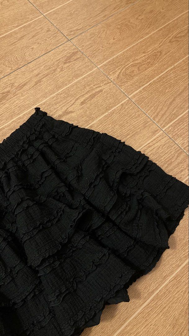 Black Ruffled Tiered Mini Skirt (Category: Skirts) located in Subic. Submitted by bottomjeanzgals (Listing ID 1464336514, Image 2). Description: .
