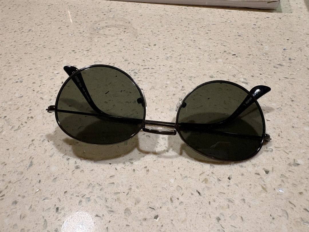 Black Shades Glasses no grade (Category: Sunglasses & Eyewear) located in Quezon City. Submitted by flip_labs (Listing ID 1464252717, Image 2). Description: decluttering 💵 GCASH, Maribank 📍 P Florentino, Quezon City 📦 Jnt, Lalamove, Grab shouldered by buyer.