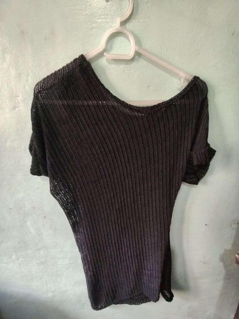Black Sheer Knit Top (Category: Sleeveless) located in Mandaluyong City. Submitted by locolady (Listing ID 1464165312, Image 1). Description: - Black knit top - Sheer, open weave fabric - Short sleeves - Relaxed fit - Subtle sheen - Lightweight and airy - Unique texture - Great for layering or wearing alone.