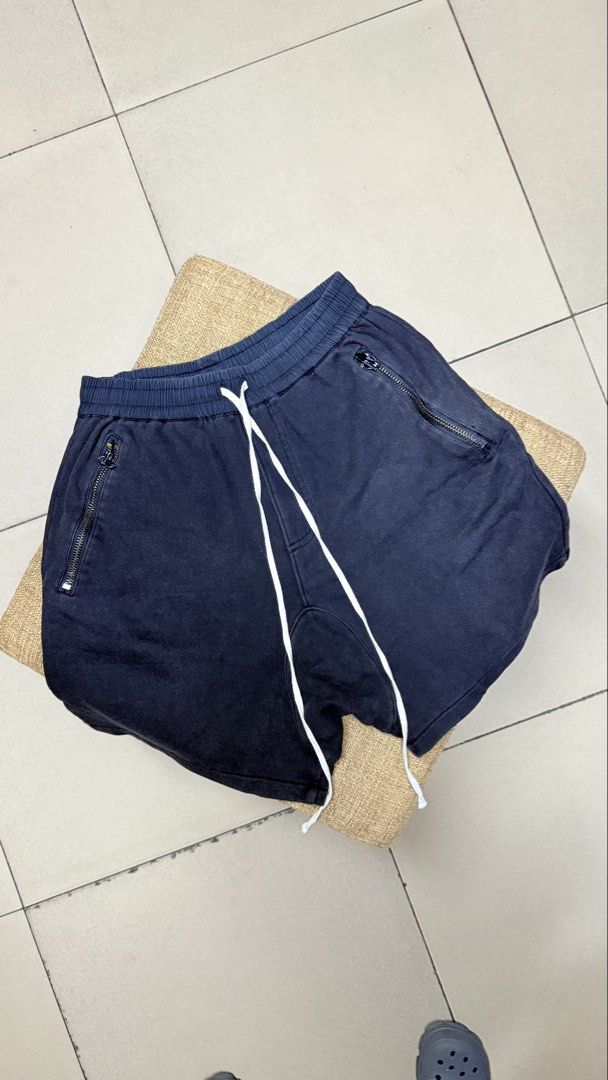 FEAR OF GOD SHORT (Category: Shorts) located in Manila. Submitted by okeed09 (Listing ID 1464180717, Image 1). Description: SIZE 30-36 GOOD CONDITION .