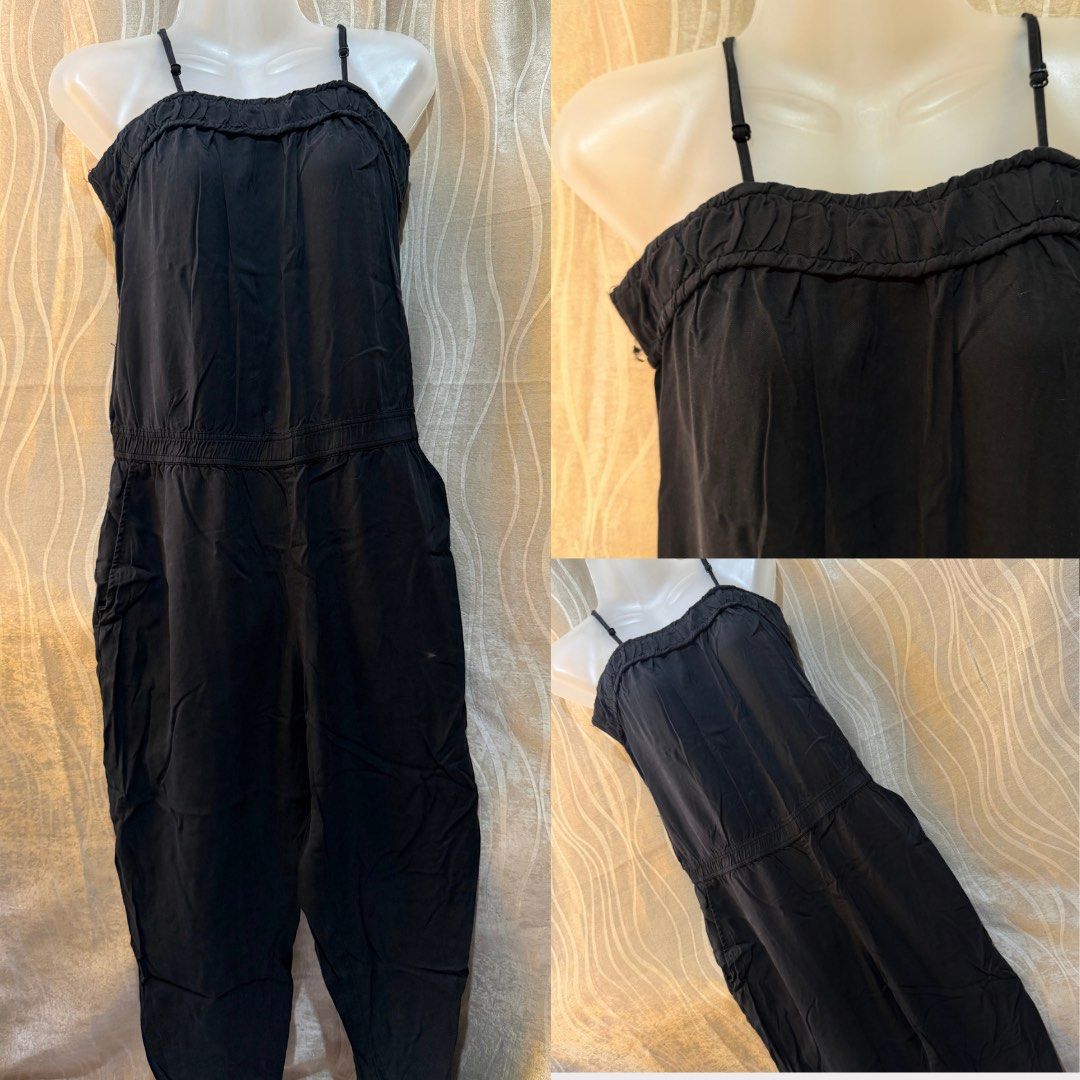 Black Spaghetti Strap Ruffle Neckline Romper / Cami Jumpsuit (Category: Rompers) located in Caloocan City. Submitted by lovedbyzee (Listing ID 1461877694, Image 1). Description: ୨୧ Perfect for casual and cozy days! ₊˚⊹♡ →Bust: 28 - 36 inches ₊˚⊹♡ →Waist: 27 - 36 inches ₊˚⊹♡ →Length: 46 inches ୨୧ 𝑳𝒐𝒄𝒂𝒕𝒊𝒐𝒏: North Caloocan ୨୧ 𝑫𝒆𝒍𝒊𝒗𝒆𝒓𝒚: J&T / Lalamove ୨୧ 𝑷𝒂𝒚𝒎𝒆𝒏𝒕: Maribank / QR Ph ⁠#romper #jumpsuit #blackromper #camisette #summ