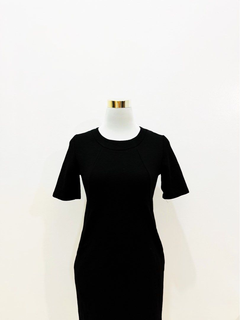 Black Textured Short Sleeve Dress (Category: Dresses) located in Manila. Submitted by e.louise (Listing ID 1464334251, Image 1). Description: - Classic black dress - Textured fabric for a unique look - Short sleeves and crew neckline - Simple and versatile design - Perfect for dressing up or down - Suitable for various occasions - Please check photos for detailed views.