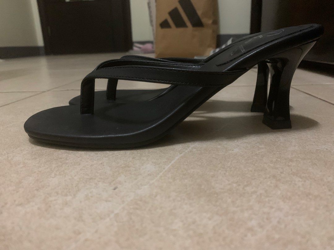 Black Thong Heels Sandals (Category: Heels) located in Manila. Submitted by jazmineliz04 (Listing ID 1464229860, Image 2). Description: fits 23.5 to 24 cm (may fit 24.5) wide feet friendly. heels are 2 inches mop: maribank; bank transfer delivery shouldered by buyer (lalamove) 📍manila rfs: too big for me originally bought for 750. can offer 600 as the last price since it is still brand new. only tried removing the shein brand using acetone. dm f