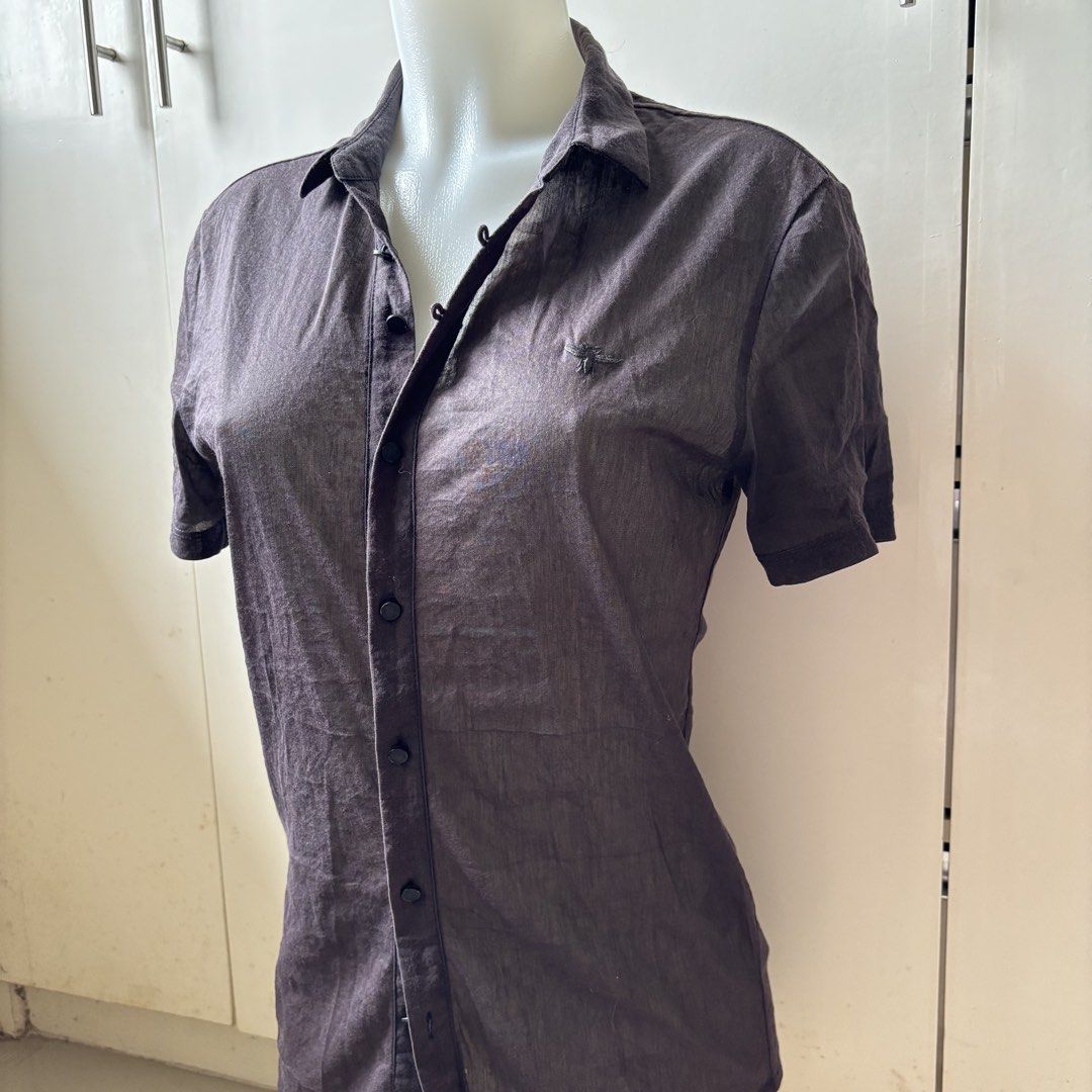 black top (Category: Blouses) located in Manila. Submitted by lavieelle (Listing ID 1464285646, Image 2). Description: - like new top & no flaws - complete buttons - best fit small to medium sizes - rfs: decluttering .