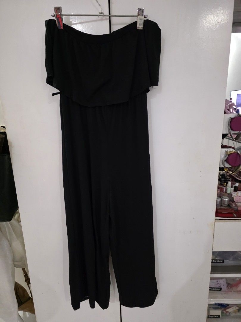 Black tubeJumpsuit🙂 (Category: Jumpsuits) located in Puerto Princesa. Submitted by kholene (Listing ID 1464324955, Image 1). Description: - Stylish black tube jumpsuit - Flattering wide leg pants - Smooth, comfortable fabric - Versatile: dress up or down for any occasion.