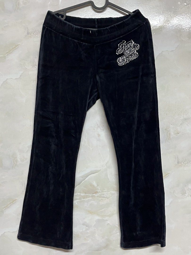 Black Velour Sweatpants | Y2k, 2000s (Category: Other Bottoms) located in Paranaque City. Submitted by hearty444 (Listing ID 1464201568, Image 1). Description: ⋆˚꩜｡ - can fit s-m rfs: declutterring DM me!.