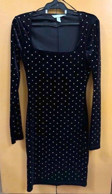 Black Velvet Mini Dress with studs (Category: Dresses) located in Cavite. Submitted by helloize (Listing ID 1462582268, Image 2). Description: Used once for like an hour lang 😅 No issue. .