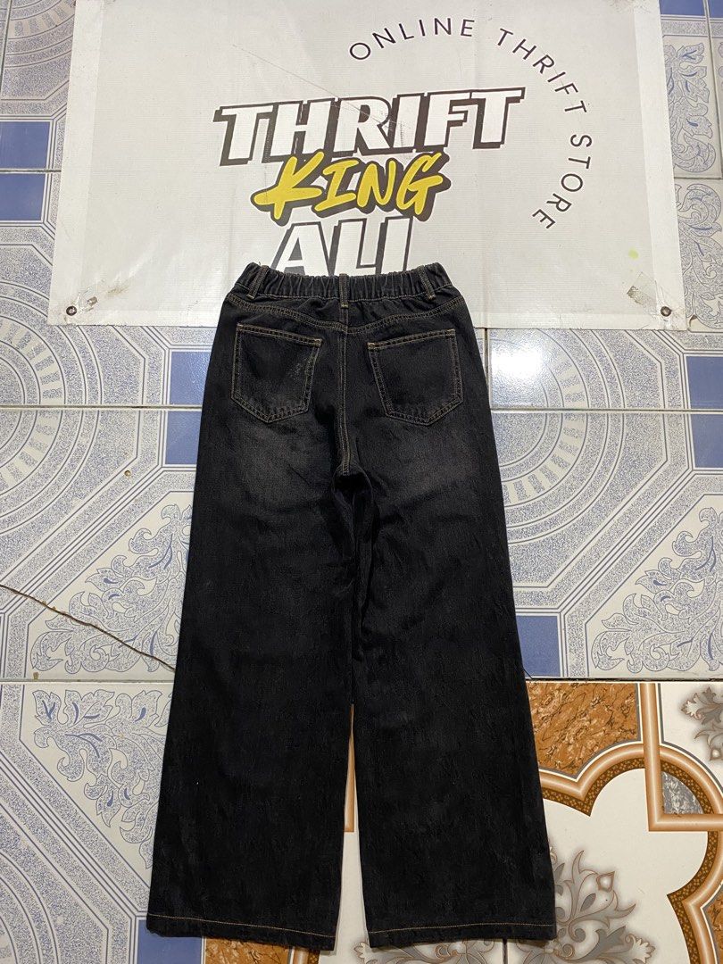 Black Washed Baggy Pants (Category: Jeans) located in Rosario. Submitted by thrift_king_ali (Listing ID 1464277285, Image 2). Description: Black Washed Pants Dimes: W-26 to 29 L-37.5 Leg opening: 10 inches no issue excellent condition 400+sf.