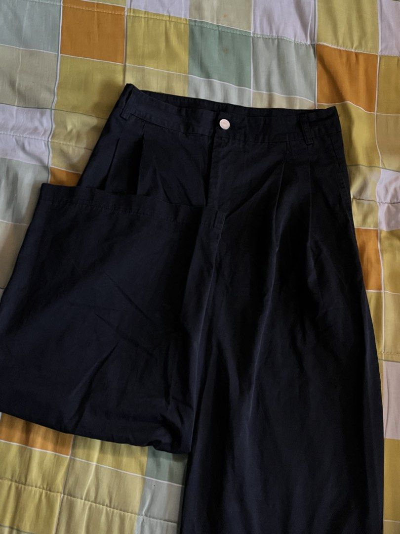 Black Wide Leg Trouser Pants (Category: Jeans) located in Manila. Submitted by thebeau.ph (Listing ID 1464222001, Image 1). Description: - Black wide leg pants - Comfortable cotton blend fabric - Pleated front detail - Button and zip closure - Easy to style for casual or dressy occasions.