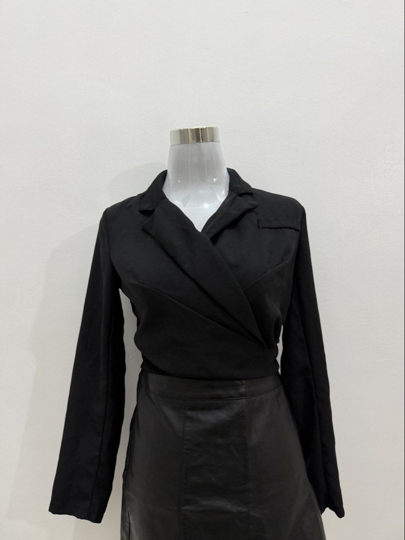 Black Wrap Blazer Long Sleeve Top (Category: Coats, Jackets and Outerwear) located in Manila. Submitted by e.louise (Listing ID 1464334861, Image 1). Description: - Black wrap-style top - Long sleeves - Lapel collar - Blazer-like appearance - Versatile for dressing up or down - Easy to pair with skirts or pants.