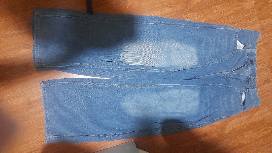 BLUE BAGGY JEANS (Category: Jeans) located in Manila. Submitted by tatiyana_17 (Listing ID 1464302766, Image 2). Description: Used twice only Baggy for men/women good for street style/street wear size: 25' waistline open for negotiation MOP: MAYA/Gcash.