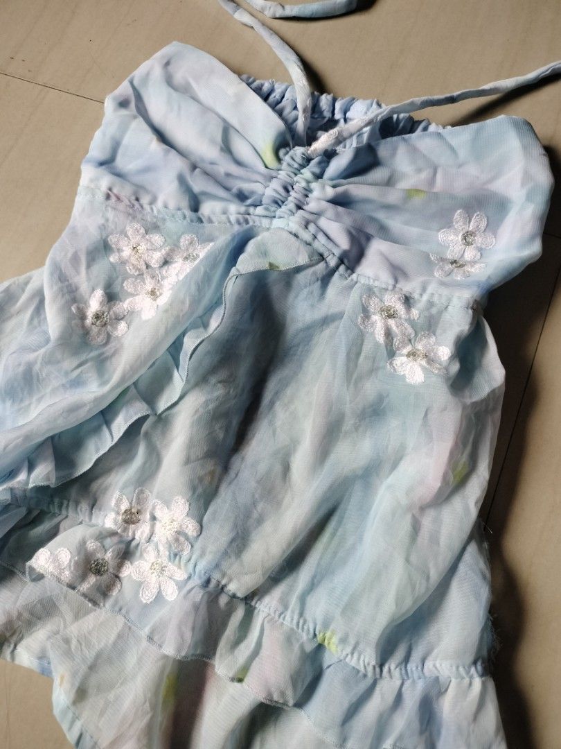 Blue floral tie-up halter neck top (Category: Sleeveless) located in Quezon City. Submitted by mccchs (Listing ID 1464178148, Image 3). Description: - halter top - backless - bought in an ig shop - used once size: xxs-s 📍north fairview, qc.