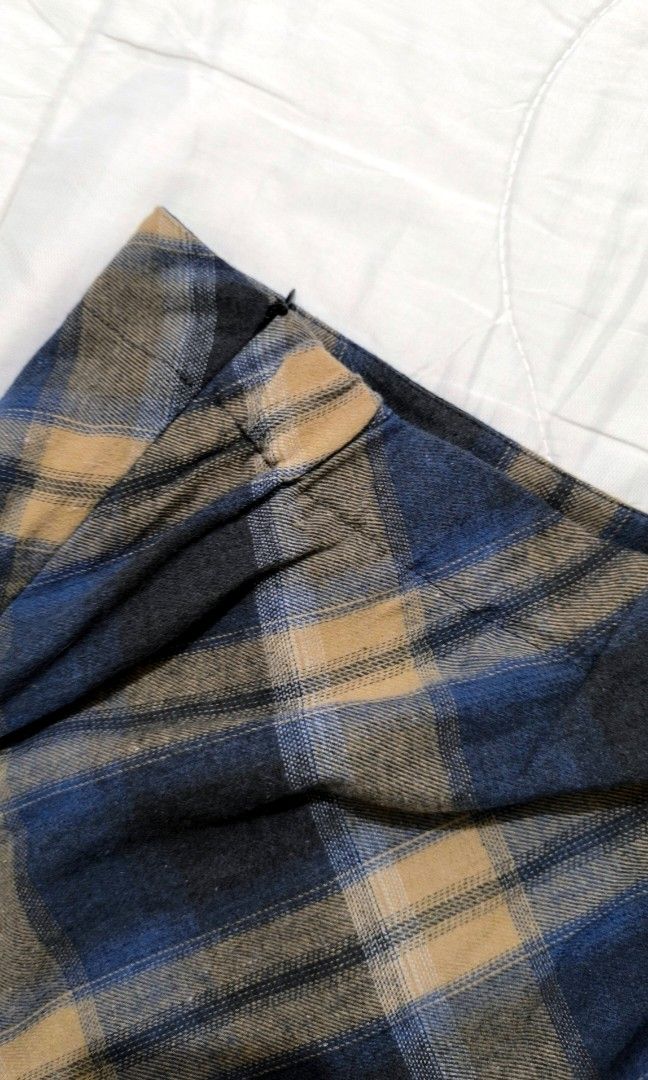Blue Plaid Midi Skirt (Category: Skirts) located in Dasmarinas. Submitted by modcloset_ph (Listing ID 1464180345, Image 2). Description: XL side zip with garter at the back.
