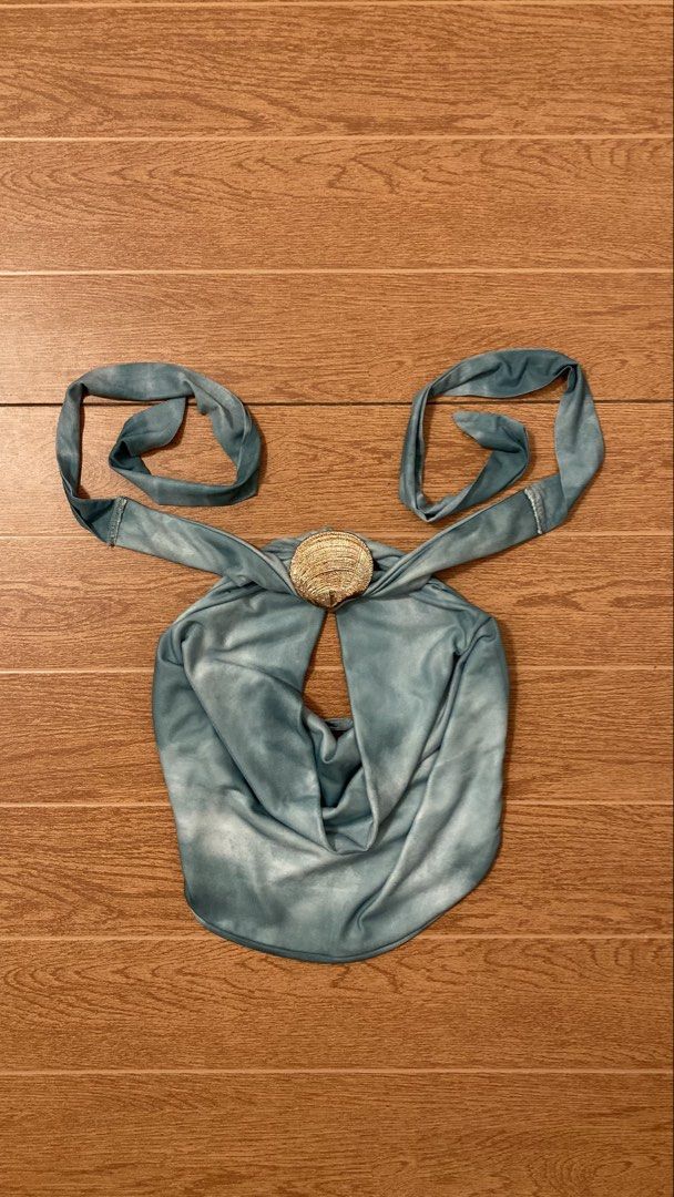 Blue Tie-Dye Headband with Gold Shell Accent (Category: Hair Accessories) located in Subic. Submitted by bottomjeanzgals (Listing ID 1464335856, Image 2). Description: - Cool blue tie-dye design - Features a chic gold shell detail in the center - Made from soft and stretchy fabric for comfort - Adjustable ties ensure a perfect, secure fit - Ideal for keeping hair neatly styled and out of your face.