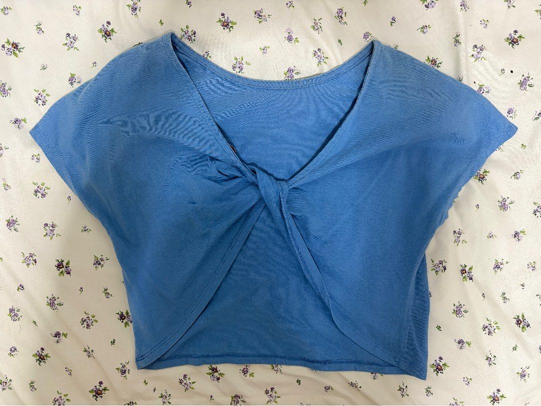 Blue Twist Front Crop Top (Category: Sleeveless) located in Calamba. Submitted by altheyanna (Listing ID 1464241225, Image 1). Description: - Cute blue sleeveless crop top - Features a stylish twist detail in the front - Made from soft, stretchy material - Versatile for casual wear or dressing up - Easily pairs with jeans or skirts.