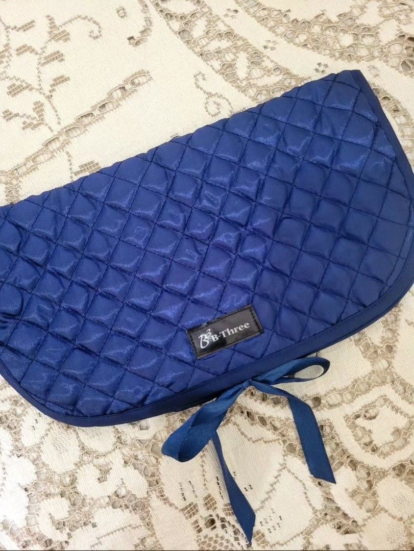 Bnew Travel Satin Quilted Organizer (Category: Purses & Pouches) located in Balanga. Submitted by marae_c (Listing ID 1464148043, Image 1). Description: Bnew. Unused. Prettier and spacious for its size. Cutie sya for your delicare items. Pwede rin for gift since new sya..