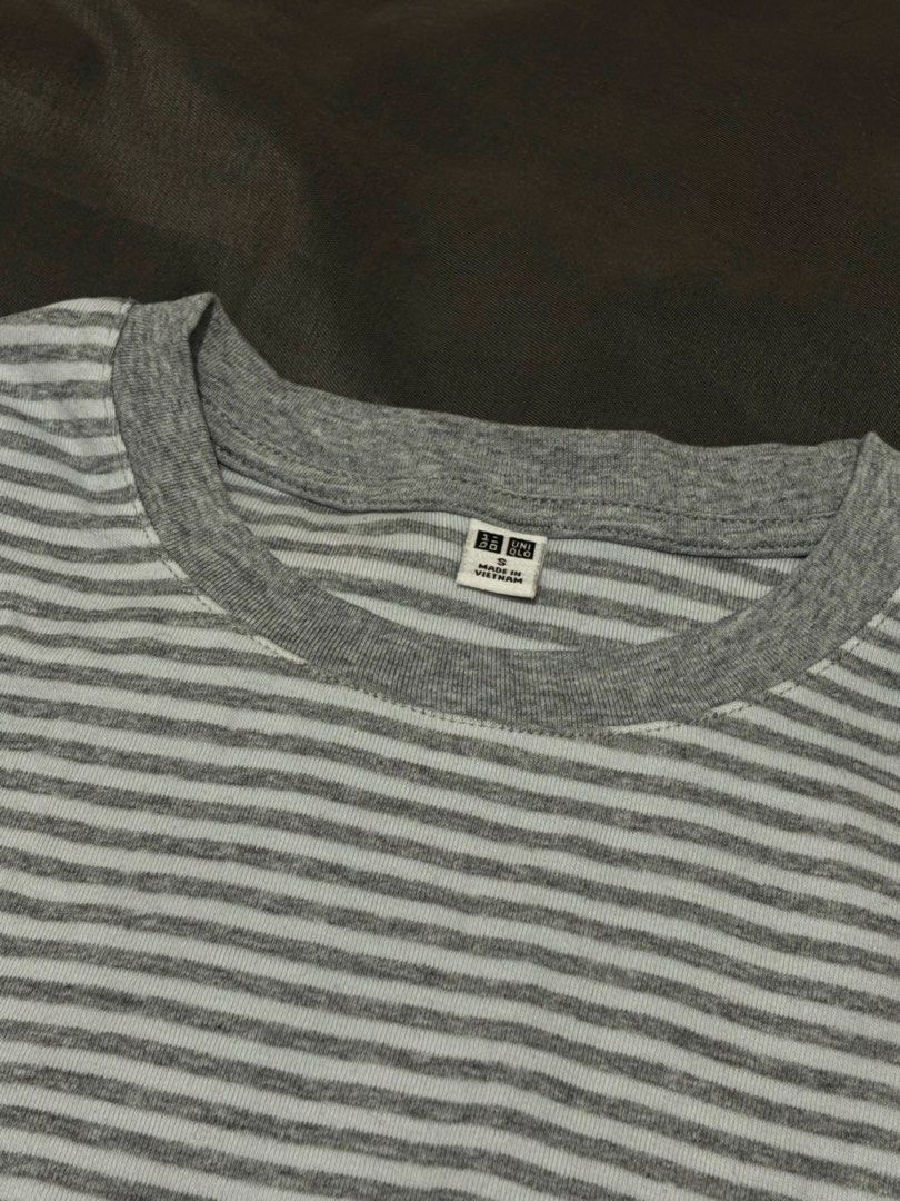 BNEW Uniqlo Fitted Top (Category: Shirts) located in Marikina City. Submitted by flcty.aaleex (Listing ID 1464280656, Image 3). Description: BRAND NEW rfs: bought wrong size Size: S.