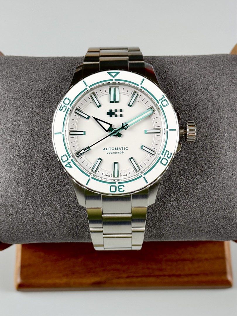 BNIB Christopher Ward “C60 Trident Reef 44 - Acro White” Swiss Automatic Diver (Category: Men's Watches) located in Quezon City. Submitted by fluxcapacitorjp (Listing ID 1464239218, Image 2). Description: BNIB Christopher Ward “C60 Trident Reef 44 - Acro White” Swiss Automatic Diver - Brand new. - Complete set. - 44mm case diameter. - Sapphire crystal with AR coating. - Acro white bezel insert. - Stainless steel case. - Stainless steel bader brac