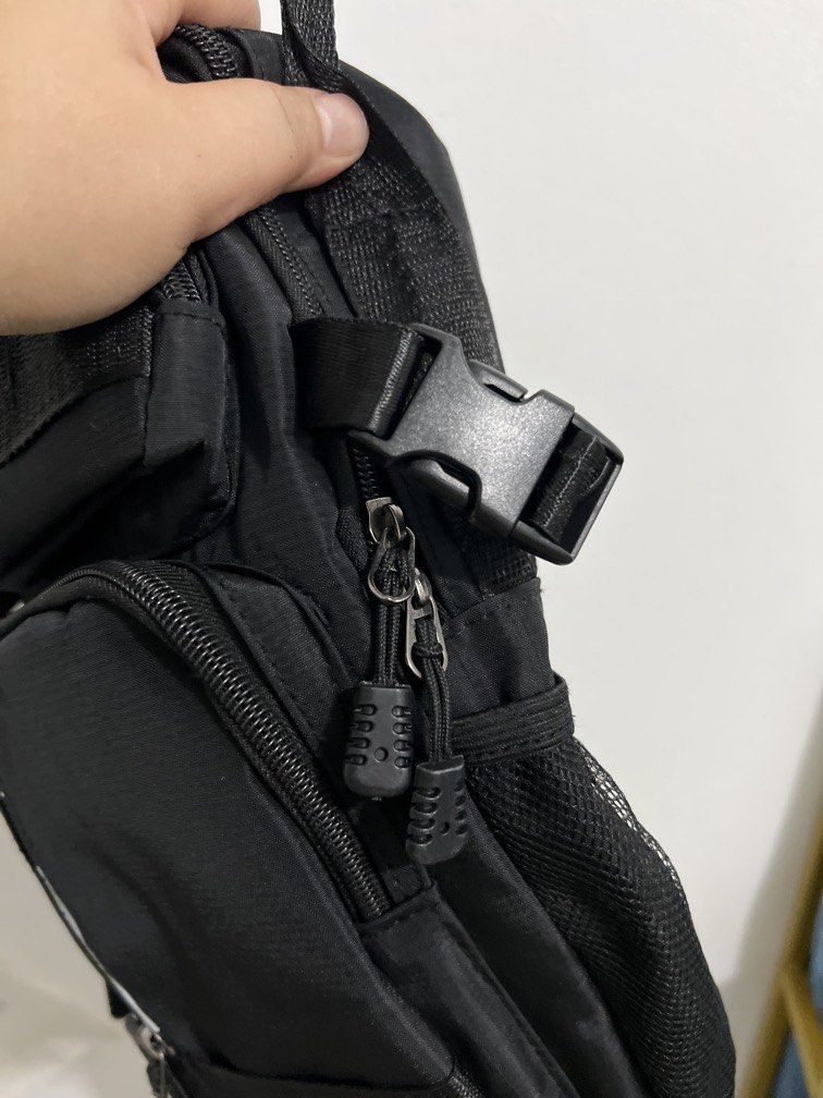 Body bag (Category: Belt bags, Clutches and Pouches) located in Quezon City. Submitted by mavcastane20554 (Listing ID 1464138724, Image 3). Description: .