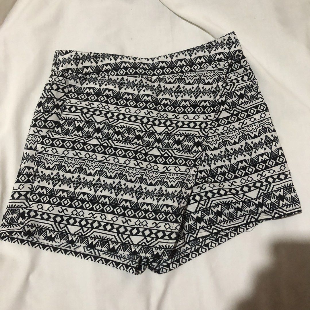 Boho Paisley & Geometric Print Skorts (Category: Skirts) located in Iloilo. Submitted by 080789 (Listing ID 1464249987, Image 1). Description: - Two pairs of stylish skorts included. - One skort features a black and white geometric tribal print. - The second skort boasts a vibrant colorful paisley pattern on a black background. - Both skorts have a comfortable elastic waistband for a perfect fit. - Ideal for casual wear, beach days, or lounging. 