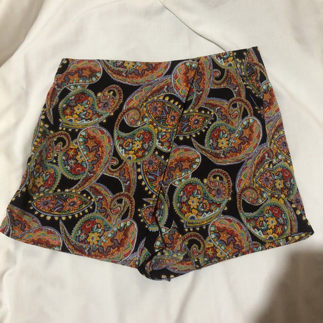 Boho Paisley & Geometric Print Skorts (Category: Skirts) located in Iloilo. Submitted by 080789 (Listing ID 1464249987, Image 2). Description: - Two pairs of stylish skorts included. - One skort features a black and white geometric tribal print. - The second skort boasts a vibrant colorful paisley pattern on a black background. - Both skorts have a comfortable elastic waistband for a perfect fit. - Ideal for casual wear, beach days, or lounging. 
