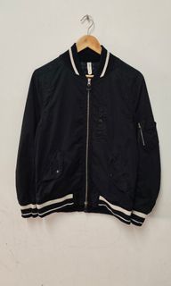 (Category: ) located in . Submitted by arj-thriftstore93 (Listing ID 1464345830, Image 1). Description: .