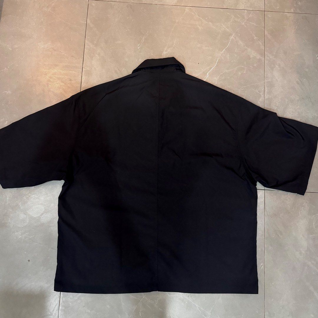 BOXY POLO (Category: Tshirts & Polo Shirts ) located in Cainta. Submitted by ccrue (Listing ID 1464318247, Image 2). Description: Sumwon Boxy Polo Size M on tag (fits L) Fitted only Rfs: too big for me Length: 26 inches Width: 24 inches Sleeve: 11 inches Color rate: 10/10 Excellent condition Cainta Location Can do meetup around cainta only Shipping: Lalamove (prio) or jnt, shoulder by buyer.