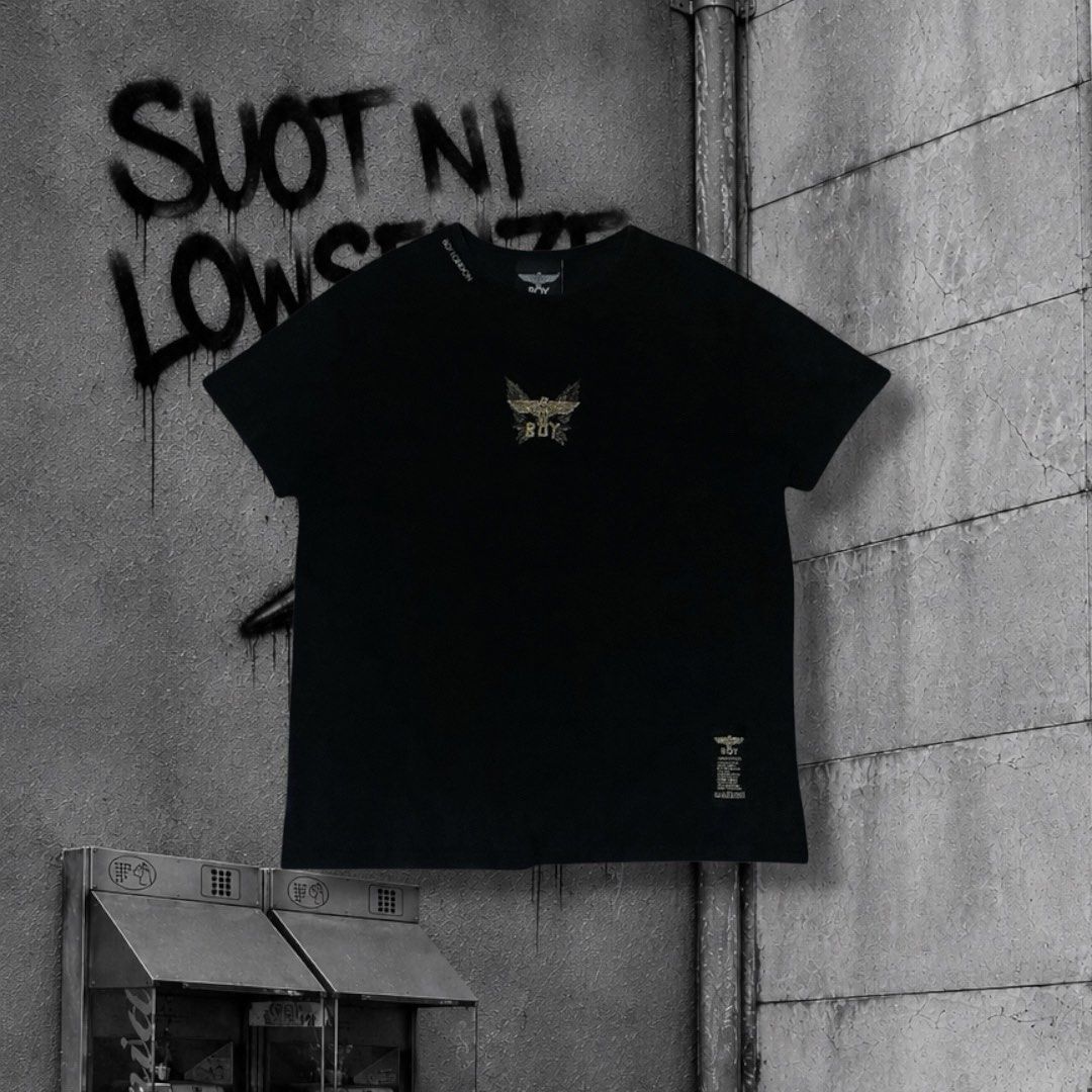 BOY LONDON (Category: Tshirts & Polo Shirts ) located in Cavite. Submitted by suotnilowsenze (Listing ID 1464251220, Image 1). Description: BOY LONDON Width: 22.5 Length: 28 (MEDIUM to LARGE) Color rate: 9.5/10 Issue: No issue Excellent Condition ₱249 + 75 SHIPPING FEE.