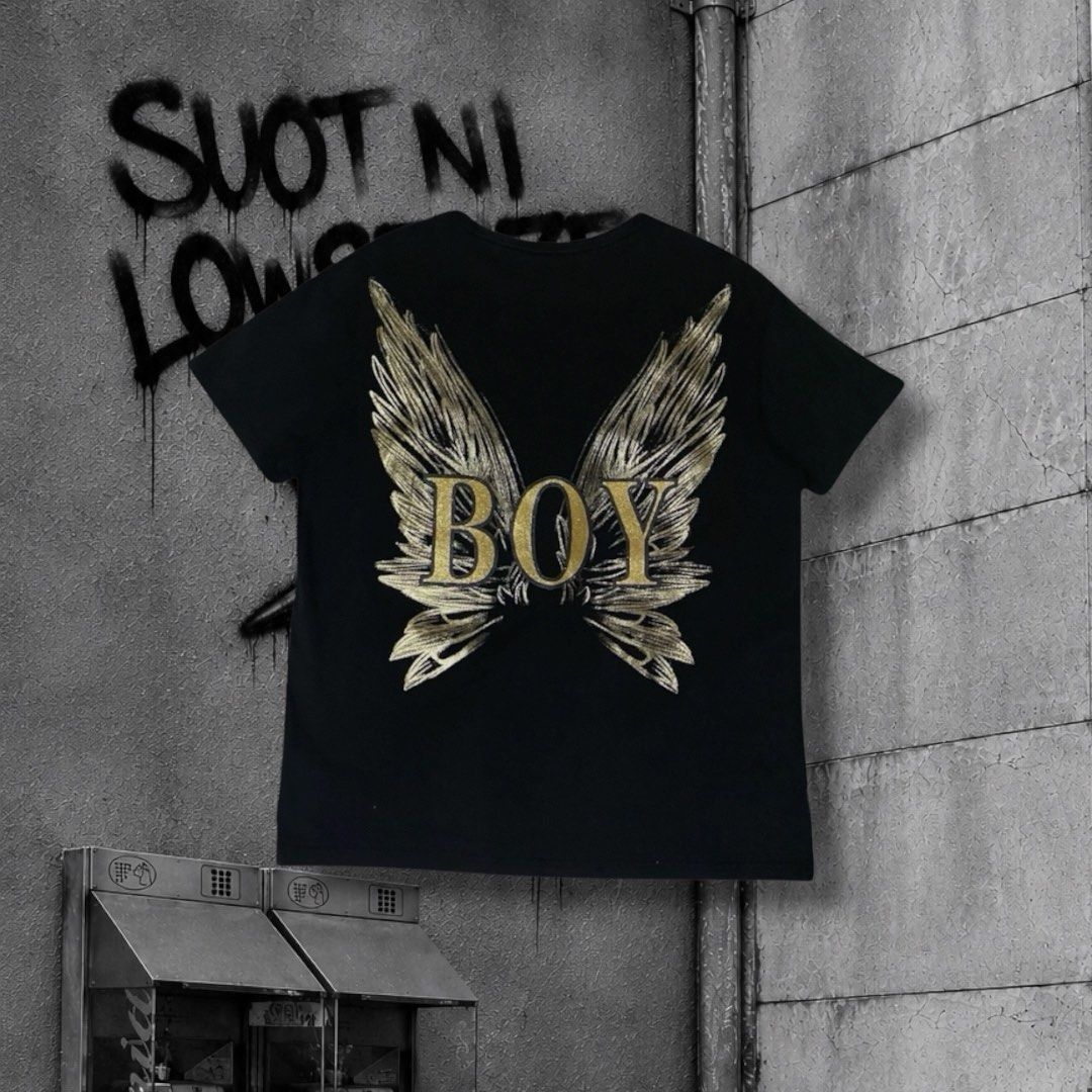 BOY LONDON (Category: Tshirts & Polo Shirts ) located in Cavite. Submitted by suotnilowsenze (Listing ID 1464251220, Image 2). Description: BOY LONDON Width: 22.5 Length: 28 (MEDIUM to LARGE) Color rate: 9.5/10 Issue: No issue Excellent Condition ₱249 + 75 SHIPPING FEE.