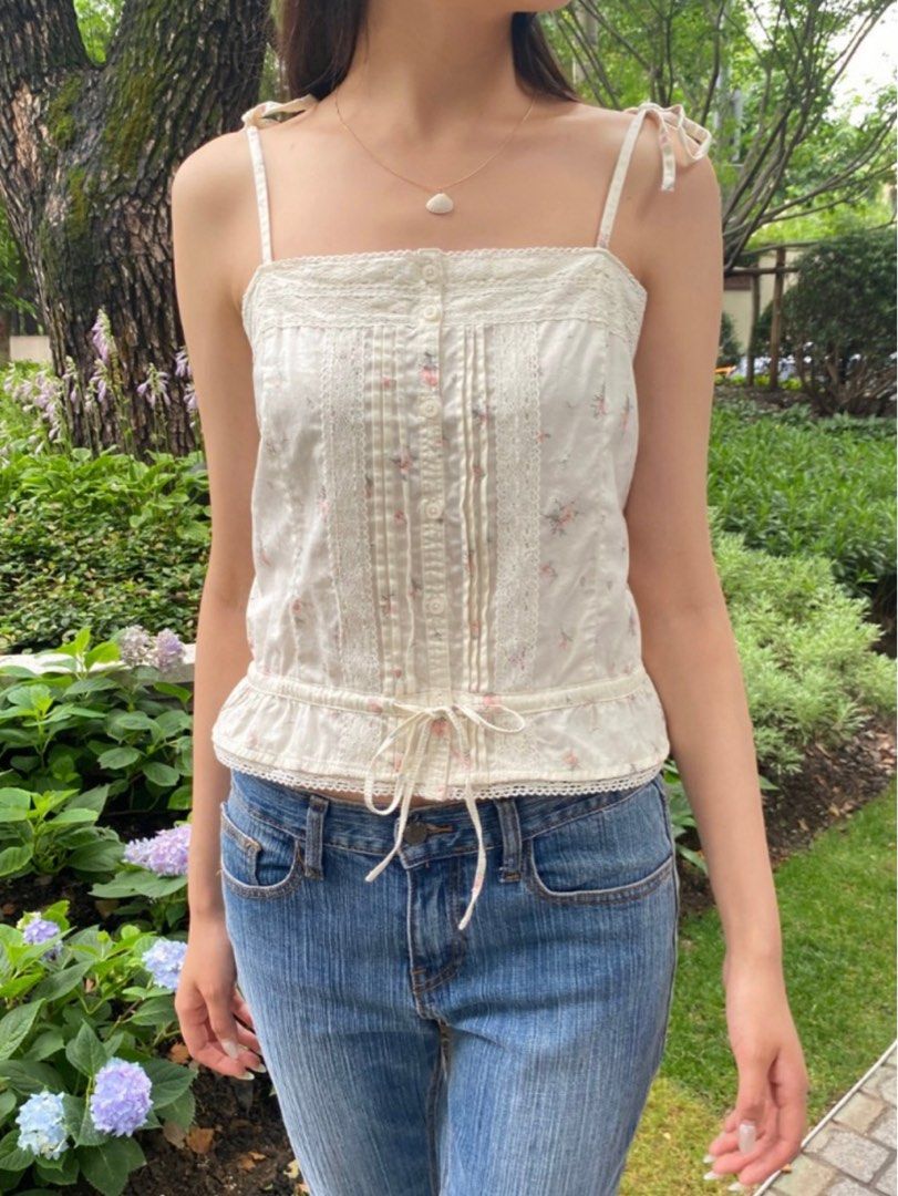 Brandy Melville Maeve Top (Category: Others Tops) located in Quezon City. Submitted by morespace555 (Listing ID 1464264478, Image 1). Description: Good as new!.