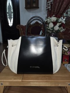 (Category: ) located in . Submitted by huda_wardrobe (Listing ID 1464198425, Image 1). Description: .
