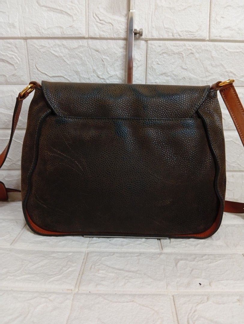 BRIC'S Classic Leather Crossbody Bag (Category: Cross-body Bags) located in Las Pinas. Submitted by etoksi1234 (Listing ID 1464202626, Image 2). Description: Pre-loved Bric's classic crossbody bag featuring a textured dark brown finish accented by contrasting tan leather trim and a distinctive front buckle closure. Made in Italy. Size: L-12" x H-8" x D-3.5".
