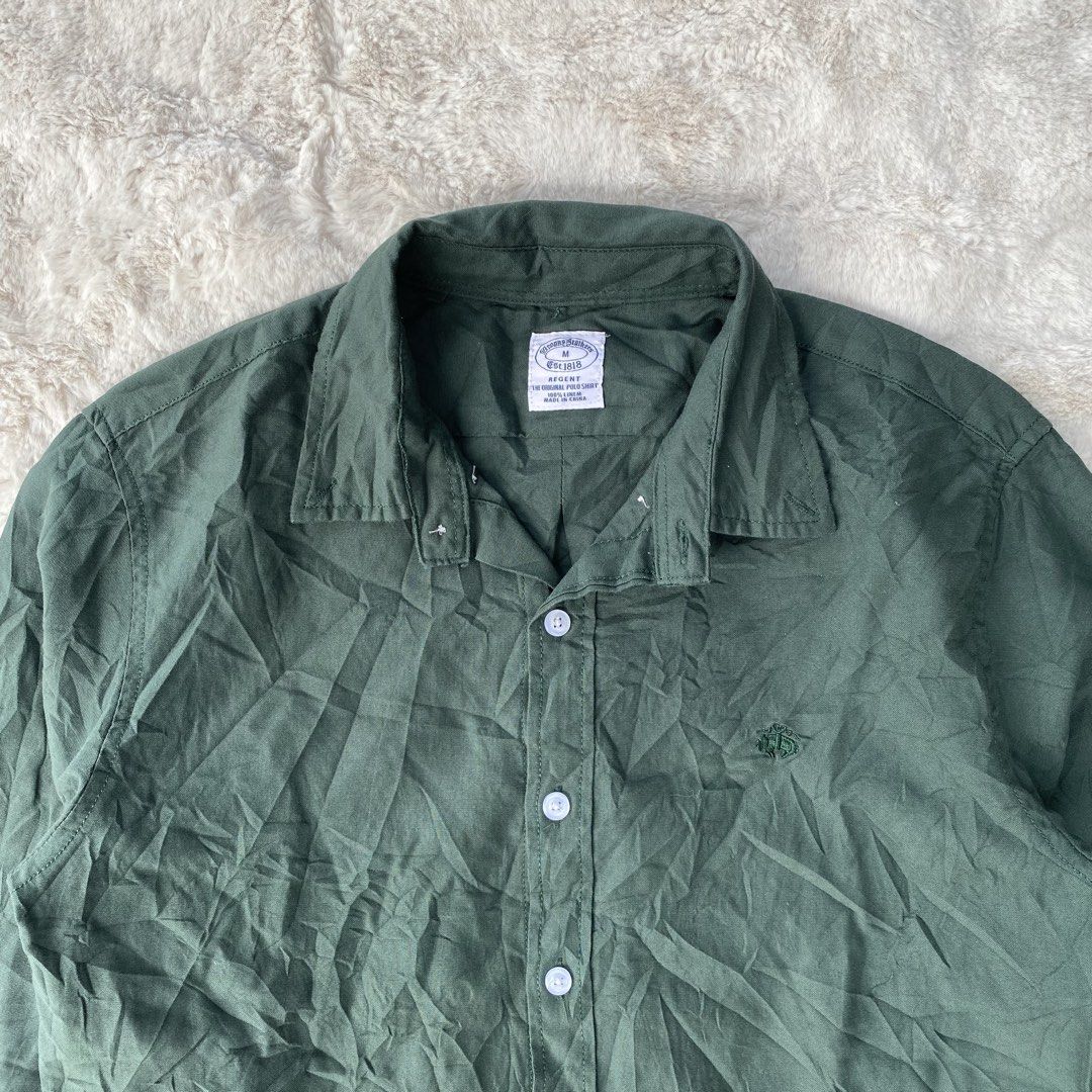 BROOKS BROTHERS BUTTON DOWN POLO LONG SLEEVE AUTHENTIC (Category: Coats, Jackets and Outerwear) located in Cadiz. Submitted by thrift_hunt_garage (Listing ID 1464274869, Image 2). Description: BROOKS BROTHERS BUTTON DOWN LONG SLEEVE POLO AUTHENTIC Size and measurements by inches : On tag Medium Width 19 Length 27 Sleeve 25 Conditions and details : Linen material Military green colorway Chest embroided logo Issue none Flaws none.