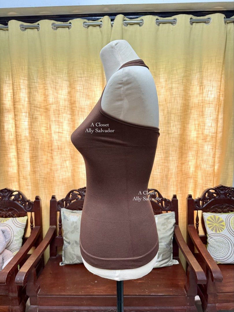 Brown Backless Halter Neck Top (Category: Sleeveless) located in Bulacan. Submitted by allysalvador11 (Listing ID 1464277974, Image 3). Description: COLOR MAY VARY DUE TO LIGHTNING Size L (Fits 29-32 stretchable) Hours / saglit lang ginamit for shoot. LIKE NEW If in doubt, don’t buy! ❌Pass sa maselan. Let’s not waste each other’s time Pls read before ordering. Actual pic posted All prices are fixed. No haggling Strictly PAYMENT FIRST & Shipping o