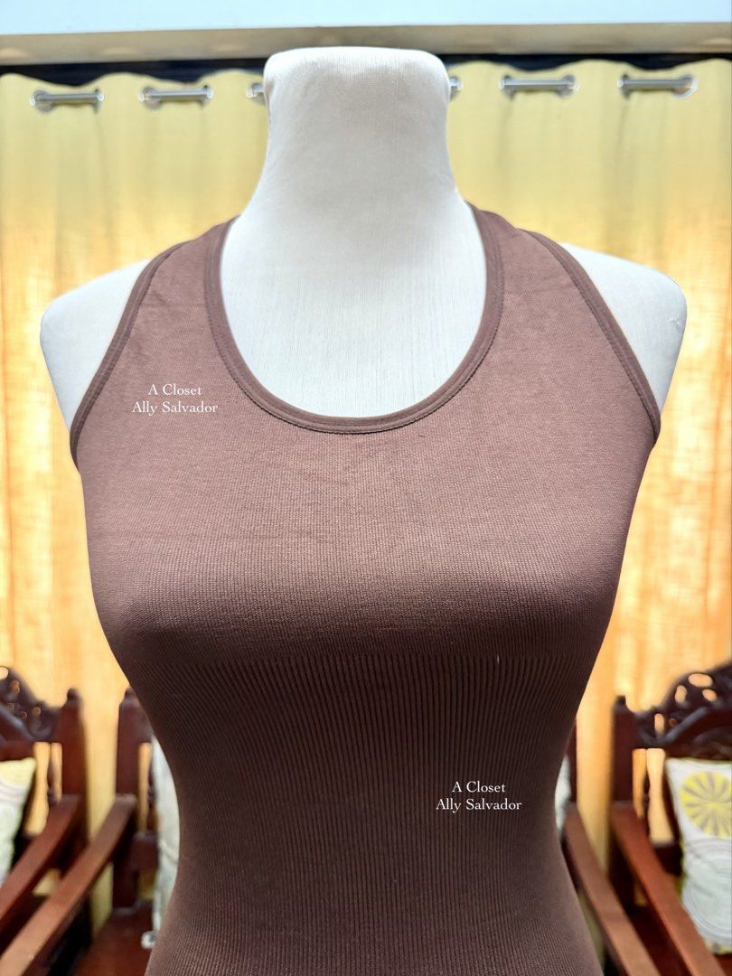 Brown Backless Halter Neck Top (Category: Sleeveless) located in Bulacan. Submitted by closetbyally (Listing ID 1464278183, Image 2). Description: COLOR MAY VARY DUE TO LIGHTNING Size L (Fits 29-32 stretchable) Hours / saglit lang ginamit for shoot. LIKE NEW If in doubt, don’t buy! ❌Pass sa maselan. Let’s not waste each other’s time Pls read before ordering. Actual pic posted All prices are fixed. No haggling Strictly PAYMENT FIRST & Shipping onl