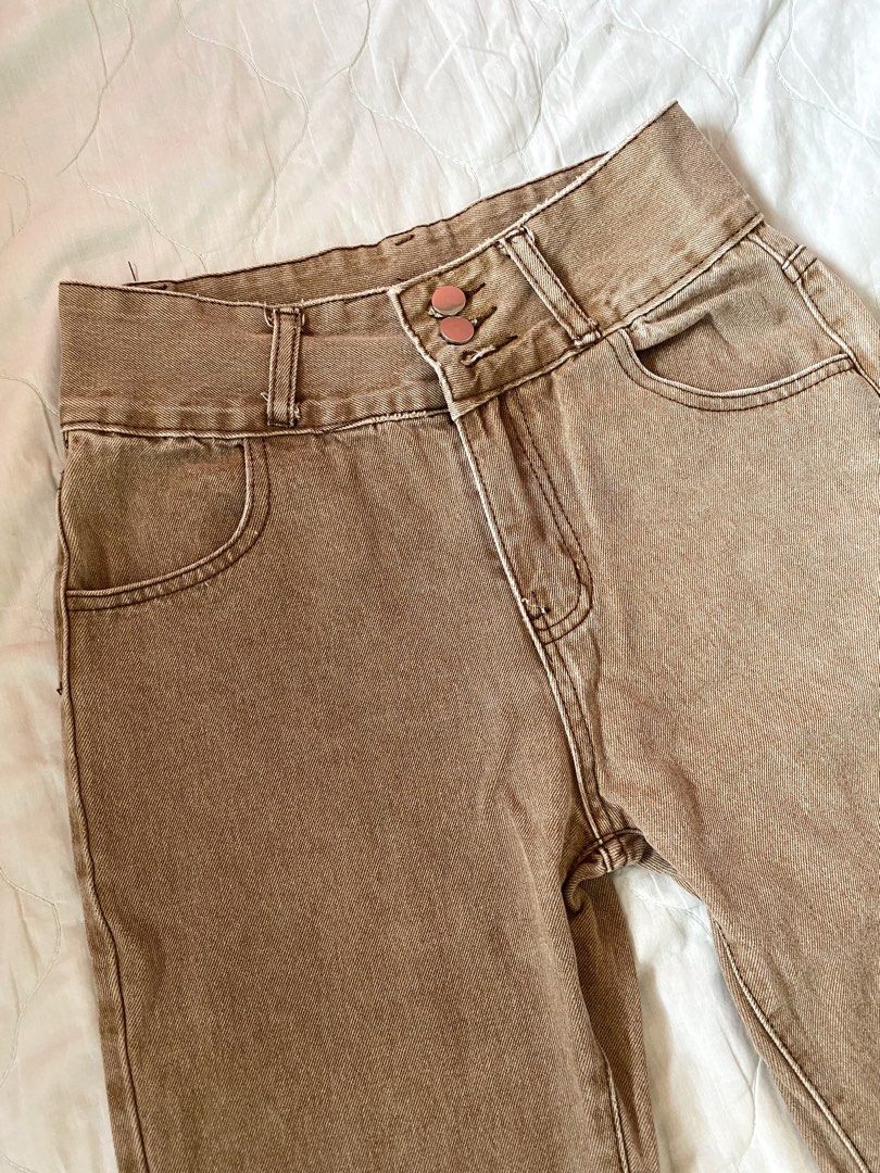 Brown Double Button Jeans (Category: Jeans) located in Quezon City. Submitted by viacb (Listing ID 1464176731, Image 2). Description: flaw: one missing button mop: gcash mod: jnt/lalamove *location: quezon city.