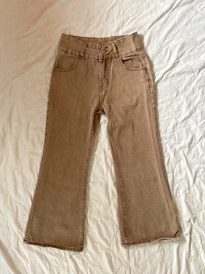 Brown Double Button Jeans (Category: Jeans) located in Quezon City. Submitted by viacb (Listing ID 1464176731, Image 1). Description: flaw: one missing button mop: gcash mod: jnt/lalamove *location: quezon city.