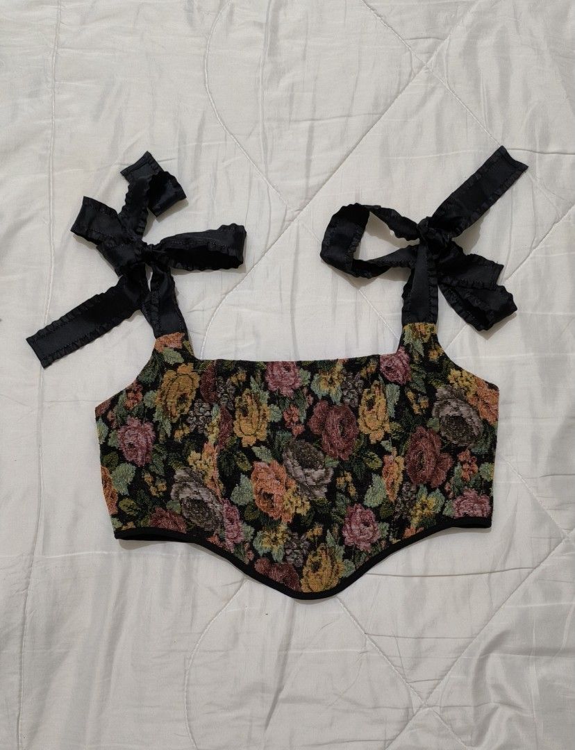 Brown Floral Corset (Category: Others Tops) located in Dasmarinas. Submitted by modcloset_ph (Listing ID 1464178386, Image 1). Description: .