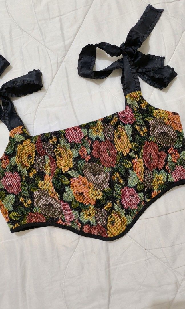Brown Floral Corset (Category: Others Tops) located in Dasmarinas. Submitted by modcloset_ph (Listing ID 1464178386, Image 2). Description: .