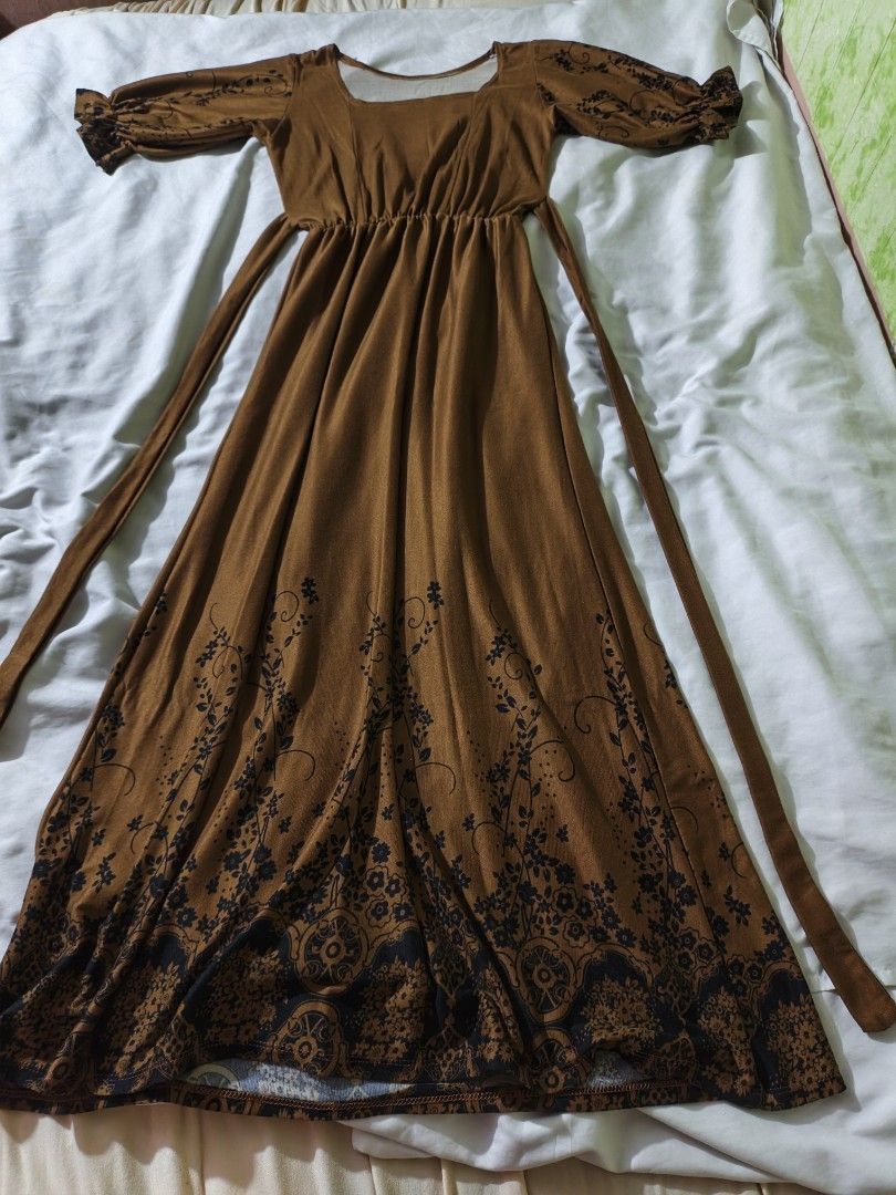 Brown Floral Maxi Dress (Category: Dresses) located in Manila. Submitted by ms_pamaqued (Listing ID 1464351803, Image 1). Description: Brown floral maxi dress with tie waist..
