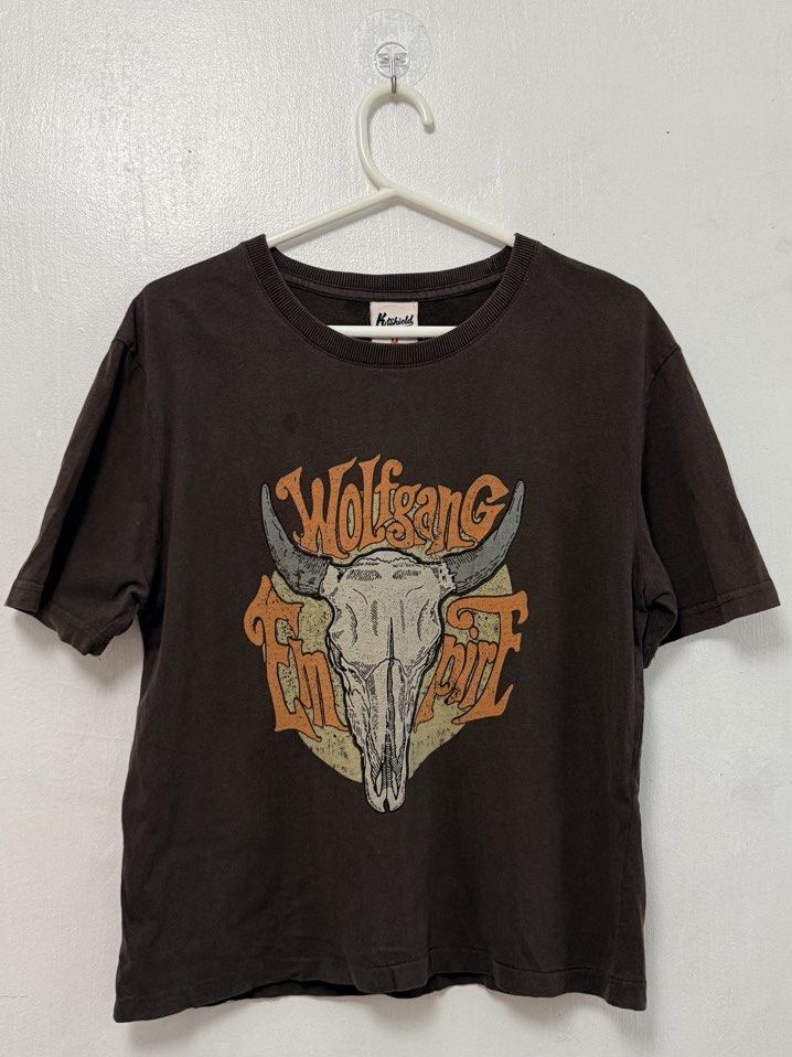 Brown Graphic T-shirt (Category: Tshirts & Polo Shirts ) located in Mandaluyong City. Submitted by nftp24 (Listing ID 1464148900, Image 1). Description: RFS: Decluttering -spots are from steam iron .