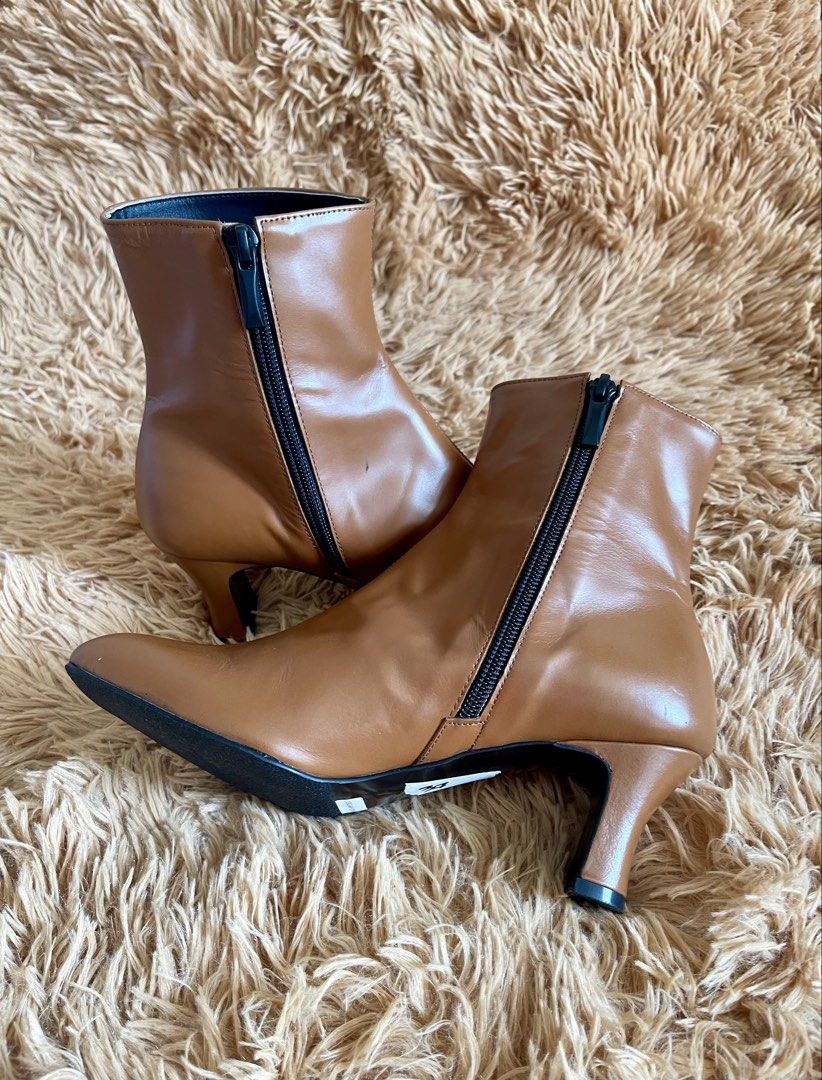 Brown Leather Ankle Boots with Side Zipper (Category: Boots) located in Quezon City. Submitted by donnieg-227 (Listing ID 1464274492, Image 1). Description: - Stylish brown leather ankle boots - Easy side zipper closure - Elegant pointed toe - Comfortable kitten heel - Versatile for any occasion and season.