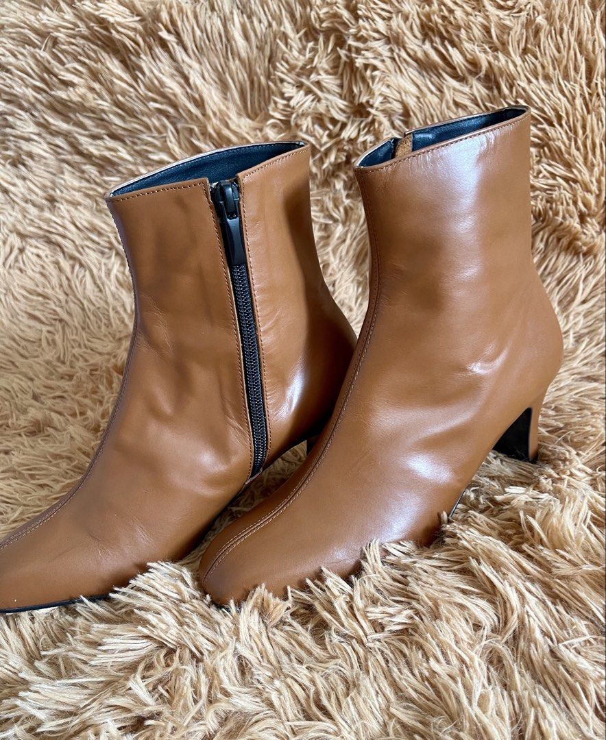 Brown Leather Ankle Boots with Side Zipper (Category: Boots) located in Quezon City. Submitted by donnieg-227 (Listing ID 1464274492, Image 2). Description: - Stylish brown leather ankle boots - Easy side zipper closure - Elegant pointed toe - Comfortable kitten heel - Versatile for any occasion and season.