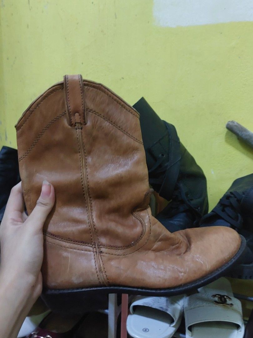 Size 38 Brown Leather Cowboy Boots (Category: Boots) located in Manila. Submitted by youresovaiineee (Listing ID 1464277106, Image 2). Description: Classic brown leather cowboy boots, mid-calf height. Comfortable and timeless, perfect with jeans or dresses..