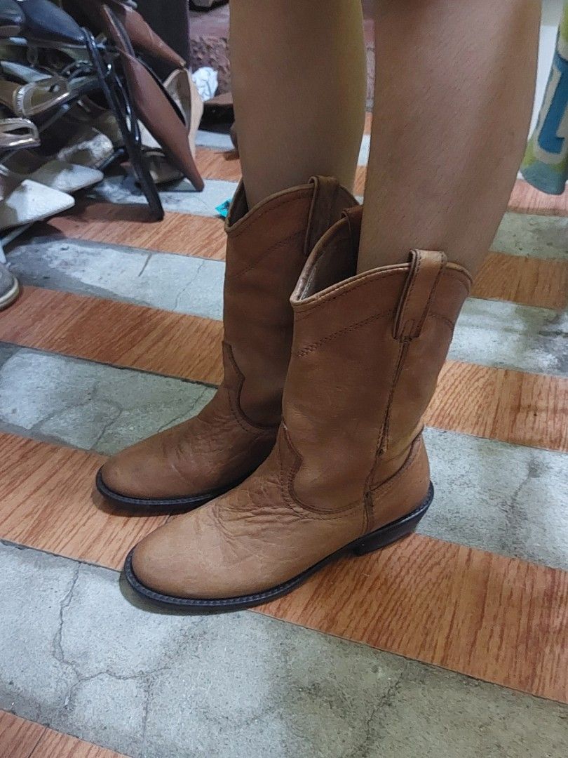 Size 38 Brown Leather Cowboy Boots (Category: Boots) located in Manila. Submitted by youresovaiineee (Listing ID 1464277106, Image 3). Description: Classic brown leather cowboy boots, mid-calf height. Comfortable and timeless, perfect with jeans or dresses..