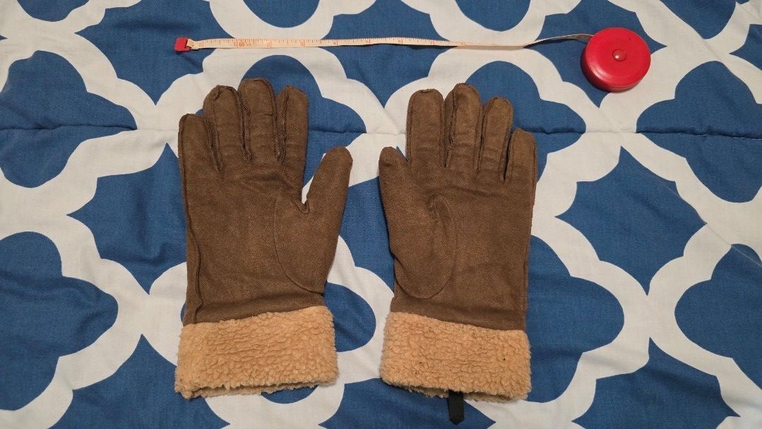 Brown Suede Sherpa Lined Winter Gloves (Category: Gloves) located in Las Pinas. Submitted by insouciant_worrier (Listing ID 1464323317, Image 2). Description: - Warm winter gloves - Brown suede exterior - Cozy sherpa fleece lining for extra warmth - Perfect for cold weather and everyday wear - One size fits most.