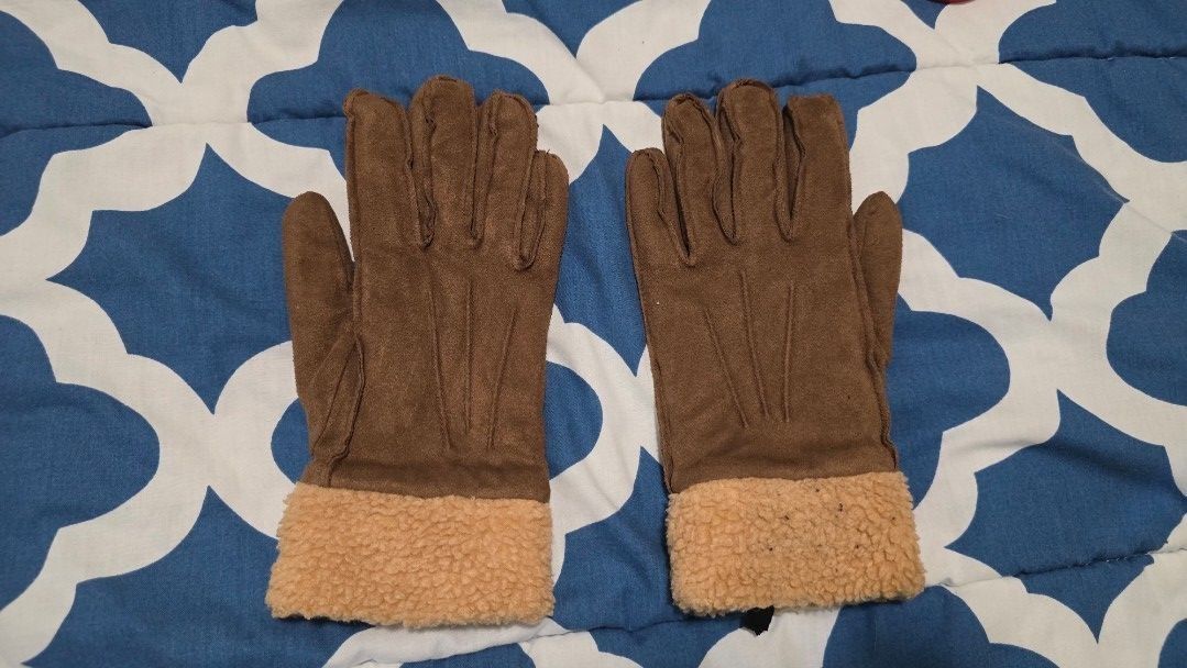 Brown Suede Sherpa Lined Winter Gloves (Category: Gloves) located in Las Pinas. Submitted by insouciant_worrier (Listing ID 1464323317, Image 3). Description: - Warm winter gloves - Brown suede exterior - Cozy sherpa fleece lining for extra warmth - Perfect for cold weather and everyday wear - One size fits most.