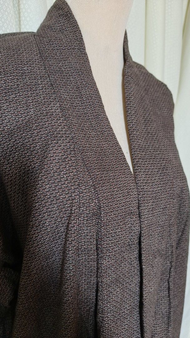 Brown Textured Kimono Jacket (Category: Coats, Jackets and Outerwear) located in Taguig. Submitted by ymicloset (Listing ID 1464205131, Image 3). Description: - Long brown kimono jacket - Unique textured fabric - V-neck with button closure - Three-quarter sleeves - Ideal for layering -waist 44 in -Shoulder 25 in -Length 53 in.